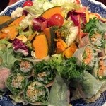 ＹＵＫＩ - サラダと温野菜と生ハルマキ　　　　貸切で忘年会した。