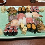 かぐら坂 新富寿司 - トロ鉄火巻、ウニ、穴子、アジ、大トロ、イカ、甘エビ、卵焼き