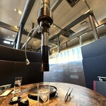 個室焼肉 さんびょうし - 半個室っぽいし、ほぼ煙が吸い取られるのが良い