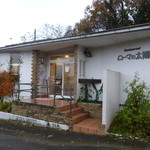 国道沿いで入りやすいです。駐車場10台ぐらい