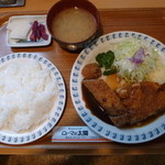 お昼のコンビメニューから井坂煮と太陽とんかつ