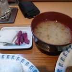 お漬物とお味噌汁との和洋折衷