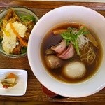 中華そば麦右衛門 - むぎえもん中華そば＆本日の丼　全景