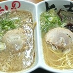 赤のれん＆とん吉 - 赤のれん＆とん吉 食べ比べラーメン800円 左：こってり博多 赤のれん、右：あっさり長浜 とん吉 2種類のラーメンが同時に食べられます！！ fromグリーンロール