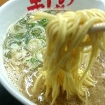 赤のれんは博多平打ちの細麺です♪ fromグリーンロール