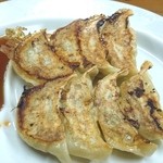 赤のれん＆とん吉 - 手巻き餃子８個で480円♪にんにくたっぷりです。　fromグリーンロール