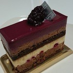 パティスリー ショコラトリー オーディネール - 華やかなブラックベリーの酸味にビターチョコがベストマッチ、テノワール490円