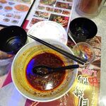 四川厨房 随苑 - 麻婆麺セット900円（ランチは、鶏唐揚げ３個、炒飯ほか食べ放題）