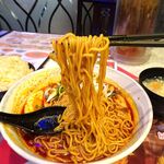 四川厨房 随苑 - 麻婆麺セット900円（ランチは、鶏唐揚げ３個、炒飯ほか食べ放題）