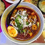 四川厨房 随苑 - 麻婆麺セット900円（ランチは、鶏唐揚げ３個、炒飯ほか食べ放題）