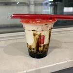ゴンチャ - ドリンク写真:取りあえず無事注文出来た黒糖ミルクのSのタピオカパール入り５３０円の出来上がり。
