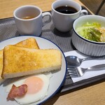 shiki - モーニングセット(税込650円)
①トースト②ベーコンエッグ③ミニサラダ(萵苣&千切り甘藍&針人参)④コンソメスープ
お飲み物《セットドリンク》①HOT珈琲
手作り感のあるサラダとベーコンエッグでした