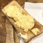 亜羅琲珈 - タマゴをトーストにのせて