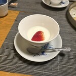 スイクウ カントニーズ キュイジーヌ 1977 - 杏仁豆腐