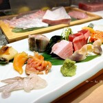 築地寿司清 伊勢丹浦和店 - 貝類半分にオススメのお刺身盛り合わせ