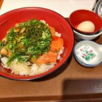 すき家 - ねぎ玉サーモン丼 特盛