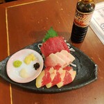 大衆馬肉酒場　冨士山 - やっぱり馬刺しははずせません。
