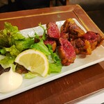 大衆馬肉酒場　冨士山 - から揚げってめずらしいね。