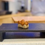 神楽坂 鮨 弥栄 - バフンウニ、口に広がる幸せ