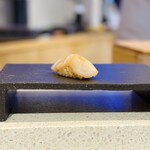 神楽坂 鮨 弥栄 - ホタテ　ここまで美味しい帆立はなかなか