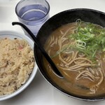 天政 - かやく240円　カレー蕎麦490円