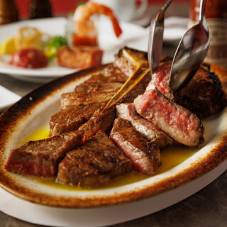 独自の製法で4週間以上熟成させた、USDA認定プライムビーフ