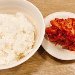 麺や 蓮と凜と仁 - 残さなければ無料のライス＆キムチ