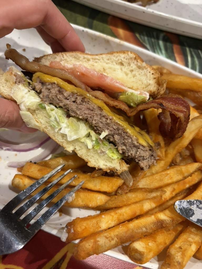 写真 : Cheeseburger In Paradise Waikiki （チーズバーガー・イン