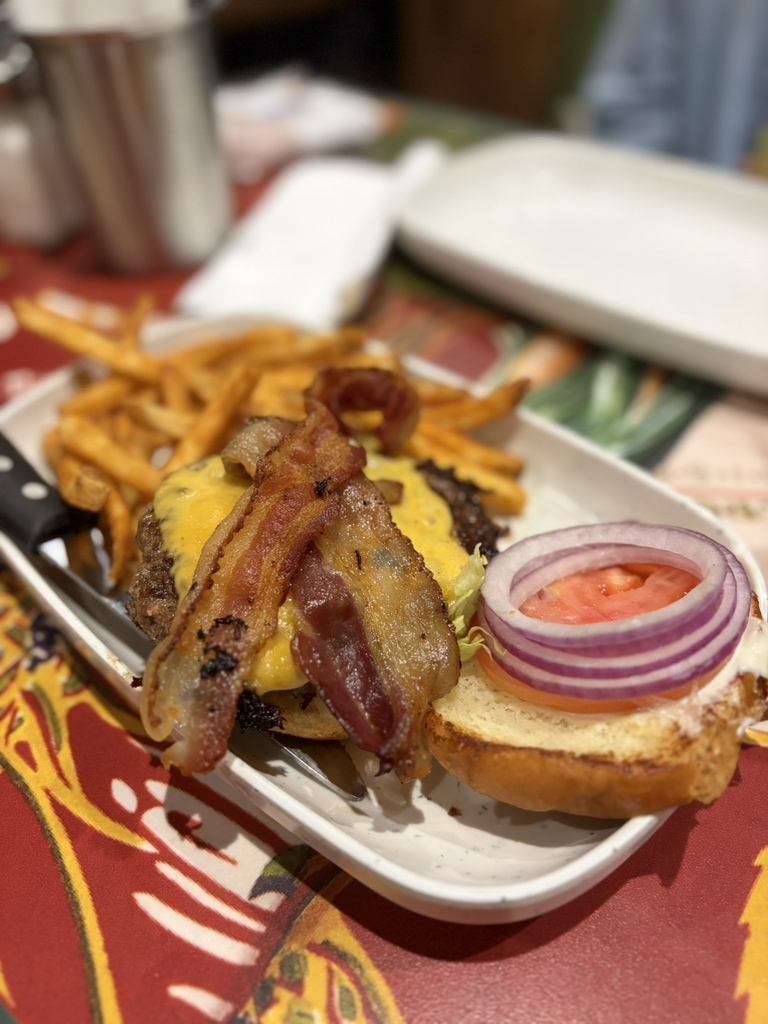 写真 : Cheeseburger In Paradise Waikiki （チーズバーガー・イン