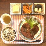 たんぽぽ - 2025.12某日　日替り定食＋選べる小鉢3種
