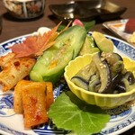 肉の頂 - キムチ・ナムル盛り合わせ