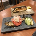 海鮮炉ばた 囲炉裏や 魚八 - 