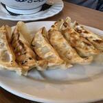 大鷹ラーメン - 餃子はクーポンで2つおまけです