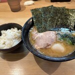 紫蔵 - ミニラーメン+ごはん小+煮卵
