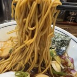 ラーメン一心 - ブラックラーメン麺リフト