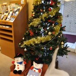 お食事処 多七 - ハイマートさん１階のロビーのクリスマスツリー 雪だるま 