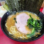 横浜家系ラーメン 宮里家 - ラーメンにサービスライス