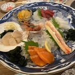 札幌海鮮丼専門店 すしどんぶり - ムラサキウニ　本鮪赤身　いか　ズワイガニ　サーモン　活ホタテ　甘エビ
