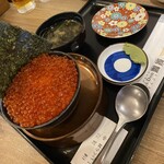 札幌海鮮丼専門店 すしどんぶり - イクラ丼　中サイズ