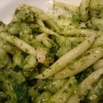 バジリコのベーコンと小エビ、緑野菜のトローフィエ