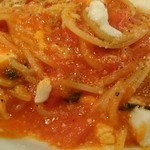 アンティコ ジェノベーゼ - モッツアレラチーズとバジリコのトマトソースのスパゲティーニ