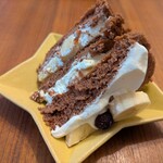 オランダ家新港第２工場売店 - 自宅で生クリームとバナナとブルーベリーをトッピング