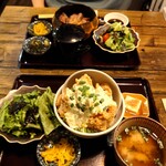 あなたに会いにゆきます。ANAYUKI - よく見ると蓋の上にチキン南蛮がもたれかかってます..笑