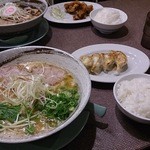 布施 細見商店 - 【2014.12.14】金の麦味噌と餃子セット　と　布施ブラックと唐揚げセット