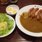 CoCo壱番屋 - 料理写真:ソーセージカレー、ゆでタマゴ、ヤサイサラダ