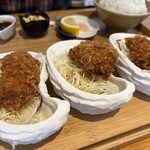 オクヤマ食堂 - 器も見てほしい牡蠣の殻のデザインです