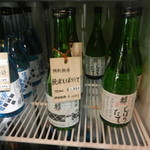 関谷醸造 - 冷蔵庫上段には蓬莱泉がズラリ♪