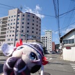 お食事処ながとも - 左のホテル