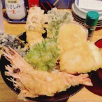 ニカイノオアシス - 車海老天丼1320円+ごはん大盛り165円で1485円（2025年12月）