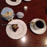 シティーライト - おうじとおつきのコ  ノアール（右）ノアケーキ（左）